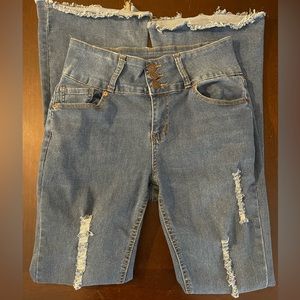 Junior’s size 11 Celebrity Ace flared Jeans